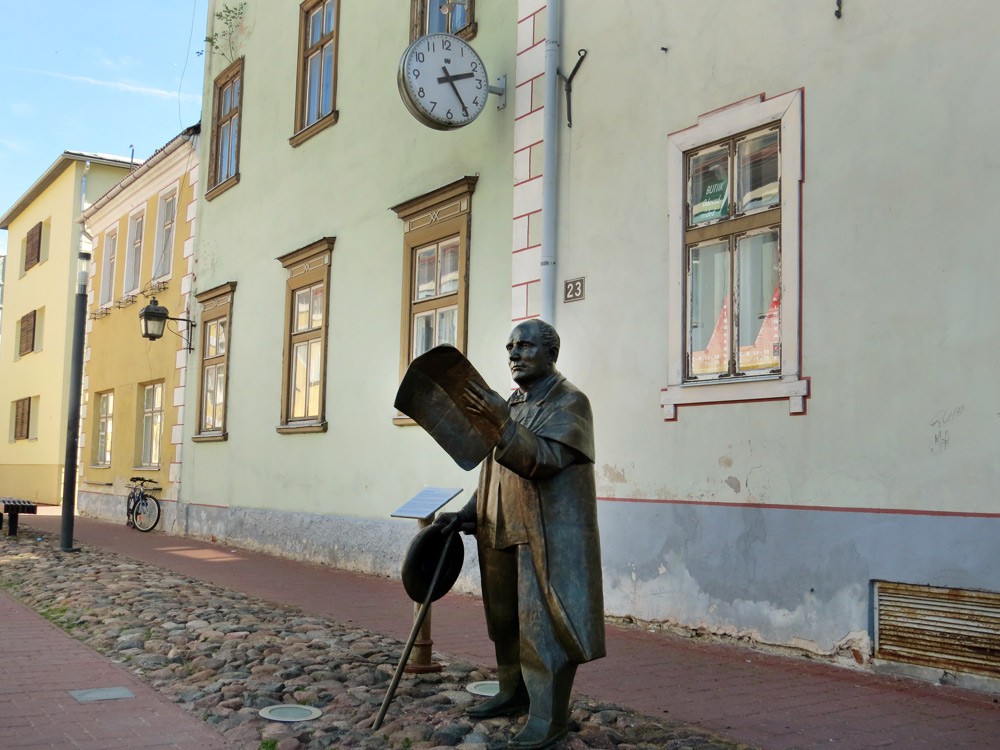 Pilsētas pulkstenis Ruutli iela 23, Pērnava, Igaunija