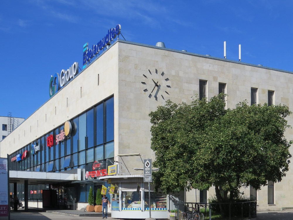Autoostas fasādes pulkstenis, Tallina, Igaunija